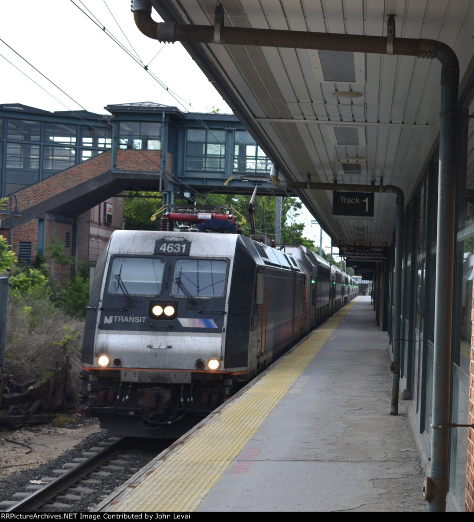 ALP-46A # 4631 guiding a westbound Multilevel Set on Train # 3265 into the depot